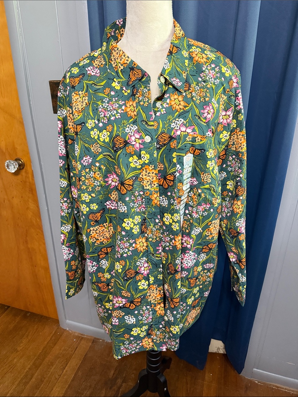 Duluth Trading Co Green Botanical & Butterfly Button-Down Shirt